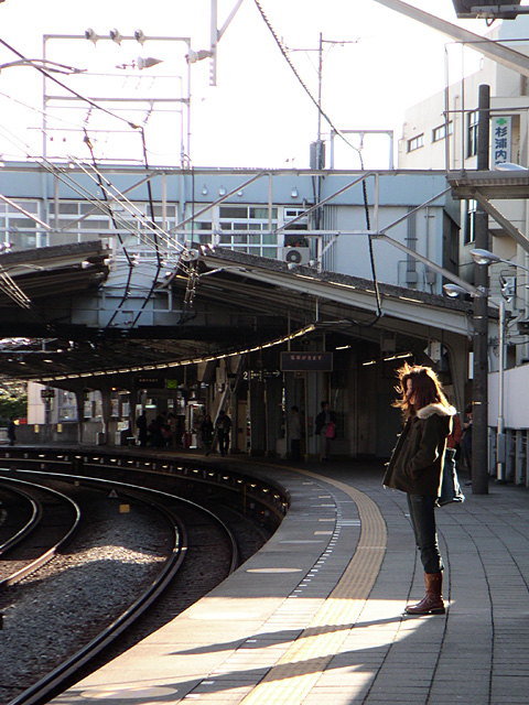 東急東横線白楽駅機種:DiMAGE Xi
露出時間:1/150秒
レンズF値:F3.6
ISO感度:50
オリジナル撮影日時:2003:03:09 15:10:44
露光補正量:EV0.0
レンズの焦点距離:17.10(mm)
レンズの焦点距離(35mm):111(mm)