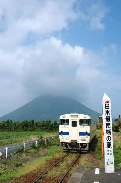 最南端機種:NIKON D70
露出時間:1/400秒
レンズF値:F10.0
露出制御モード:プログラムAE
オリジナル撮影日時:2005:07:29 08:58:29
露光補正量:EV0.3
レンズの焦点距離:27.00(mm)
レンズの焦点距離(35mm):40(mm)
ISO設定:200