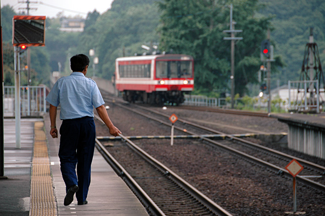 鹿島臨海鉄道機種:NIKON D70
露出時間:1/80秒
レンズF値:F5.6
露出制御モード:プログラムAE
オリジナル撮影日時:2006:06:18 16:35:34
露光補正量:EV0.3
自動露出測光モード:分割測光
フラッシュ:オフ
レンズの焦点距離:150.00(mm)
レンズの焦点距離(35mm):225(mm)
ISO設定:400